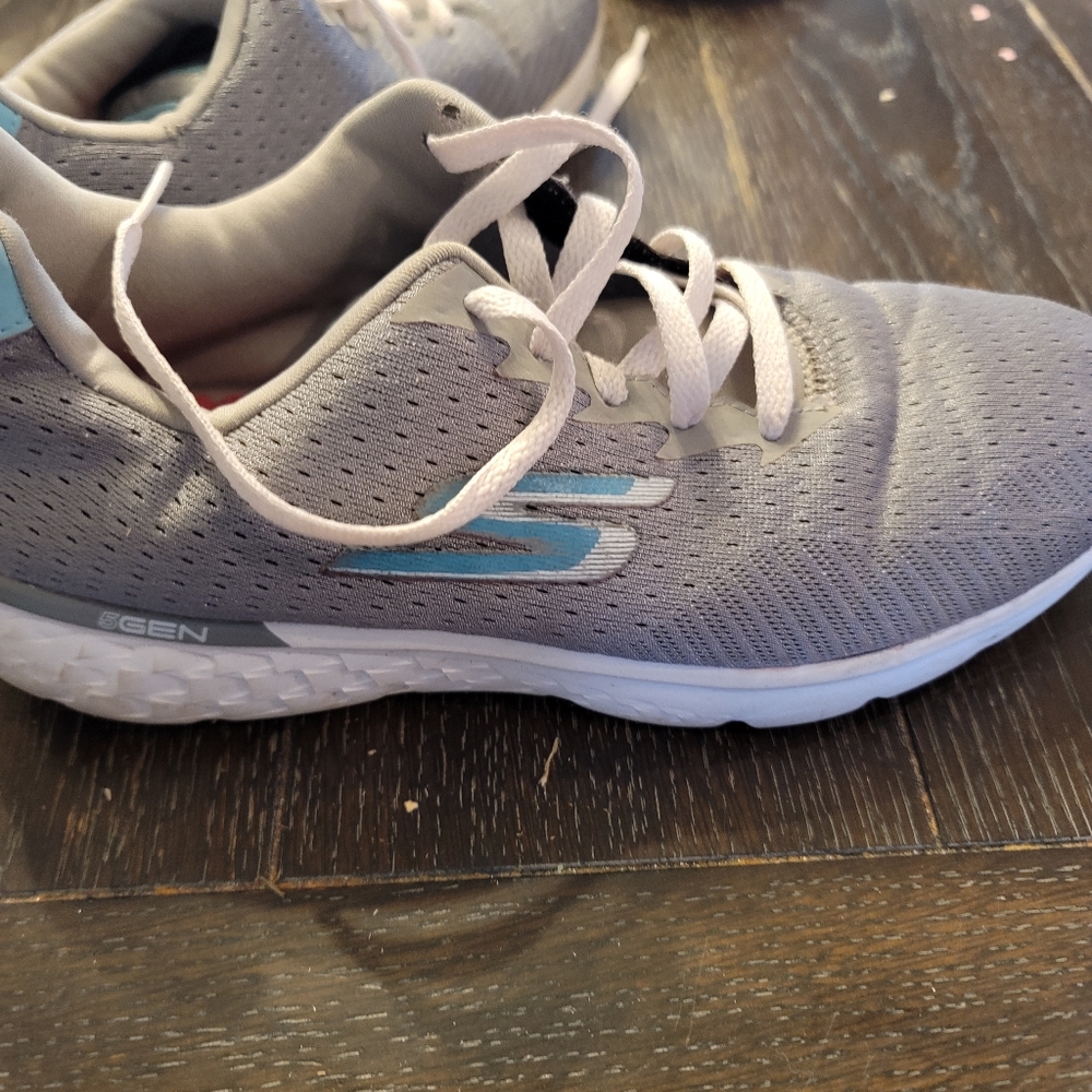 Shoes - Picture 3 of 4